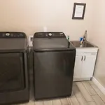 Sunny Guest Suite With Large Backyard - Pets Welcome