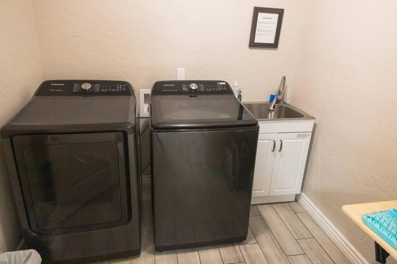 Lejlighed Sunny Guest With Large Backyard - Pets Welcome *