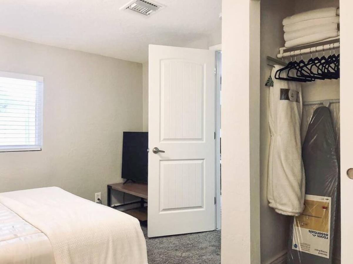 Sunny Guest With Large Backyard - Pets Welcome *