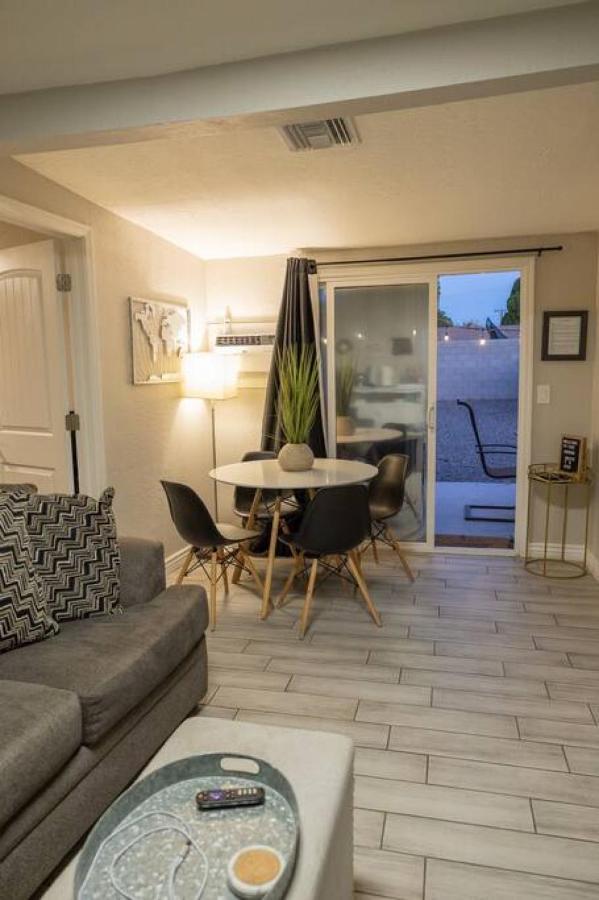 Sunny Guest With Large Backyard - Pets Welcome Phoenix